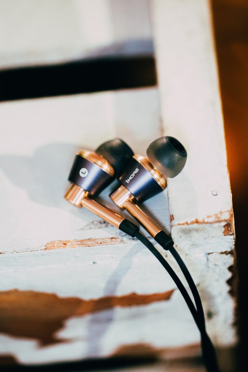 【1MORE】E1001 three-unit coil-iron headphones gold (comes with Type-C adapter cable) - Headphones & Earbuds - Other Materials Gold