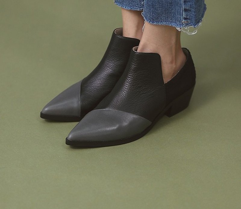 Fitting spiked pointed leather boots dark gray - รองเท้าบูทยาวผู้หญิง - หนังแท้ สีดำ