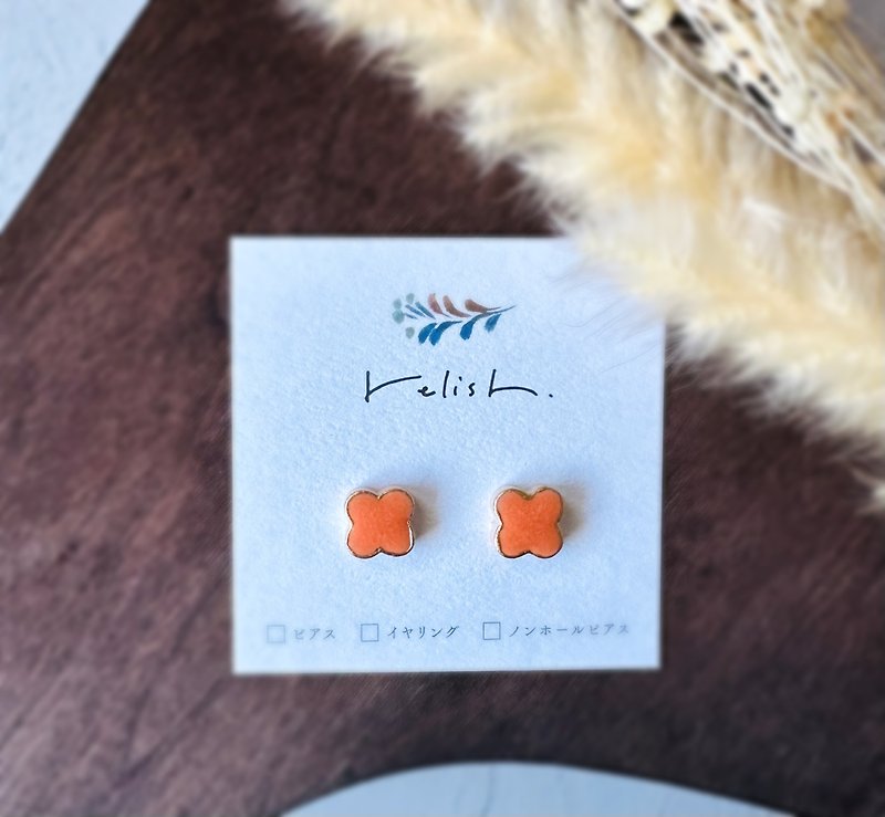 Bright Orange Mino Ware Tile Kintsugi Line Flower Clip-On Non-pierced Earrings Orange Gold Gold Small Small Simple Flower lover - Earrings & Clip-ons - Pottery Orange