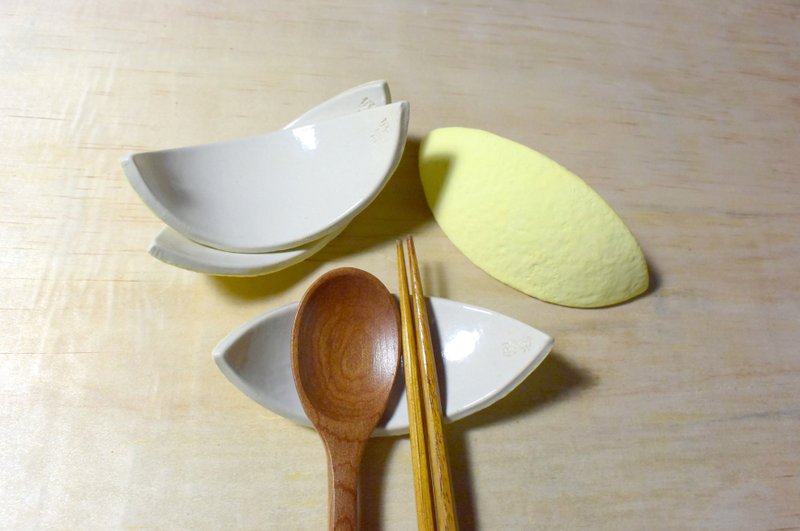 【好器】切好的果皮造型筷架_陶瓷餐具 - 花瓶/花器 - 陶 黃色