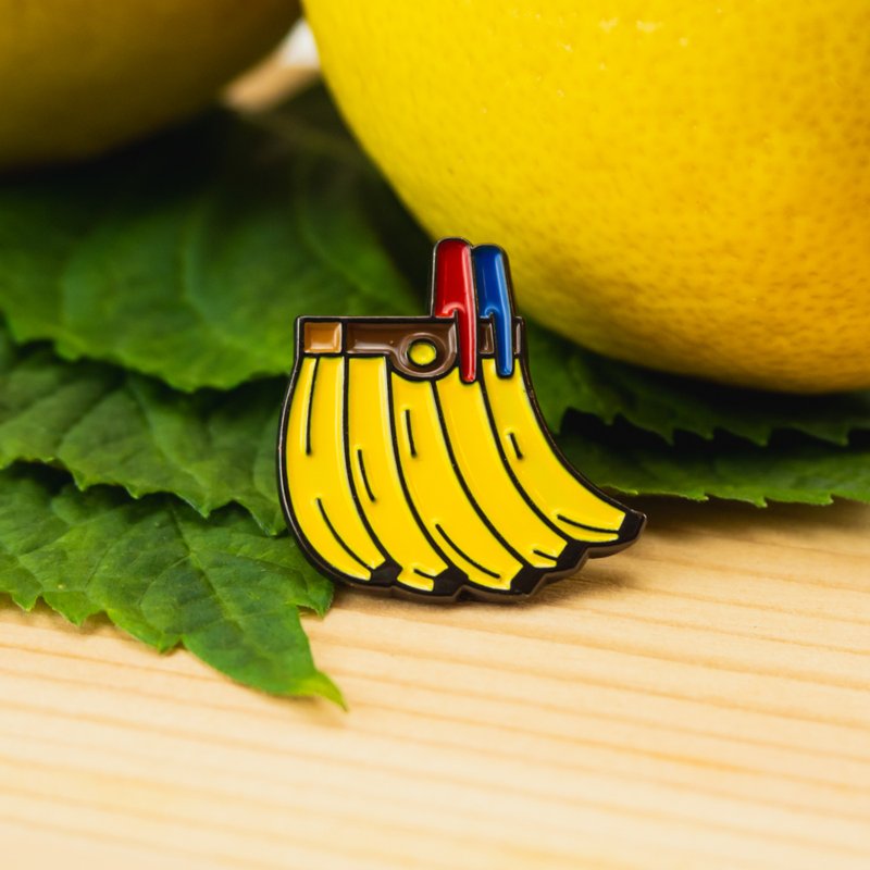 Pocket Banana Enamel Pin - 胸針 - 其他金屬 黃色