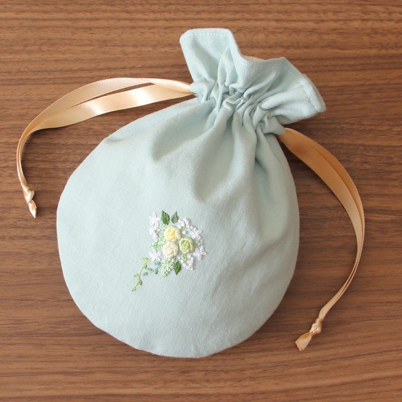 Drawstring Pouch Hand-Embroidered Mini Bouquet Pale Blue - กระเป๋าเครื่องสำอาง - งานปัก 