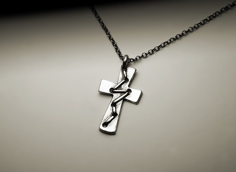 《串繩十字架項鍊》 - 項鍊 - 其他金屬 銀色