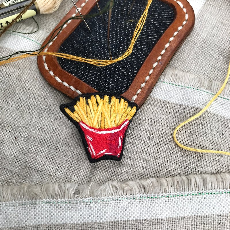 【Off-Season Sales】Embroidery Food Collection : French Fries Pin - 胸針 - 繡線 