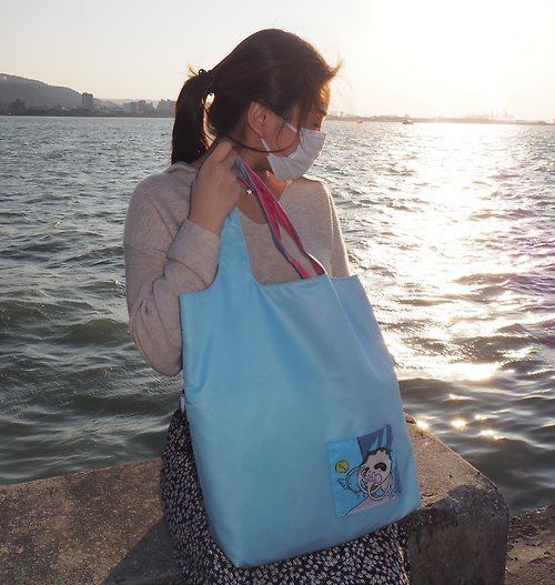 Eco-friendly rPET water-resistant Dual-Color Reversible tote bag(Forest) -  Shop seisei Messenger Bags & Sling Bags - Pinkoi