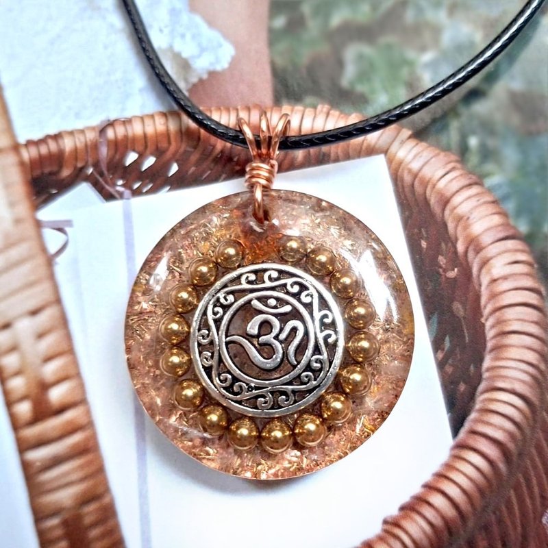 手工阿賽斯特萊石 OM 能量吊墜項鍊 - 項鍊 - 水晶 金色