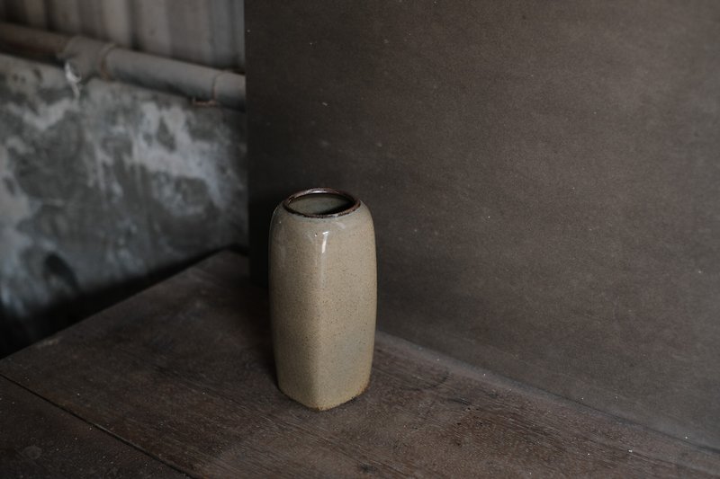【訳あり商品】角型絵付鉄陶器花瓶（ご注文前に商品説明をよくお読みください） - 花瓶・植木鉢 - 陶器 グリーン