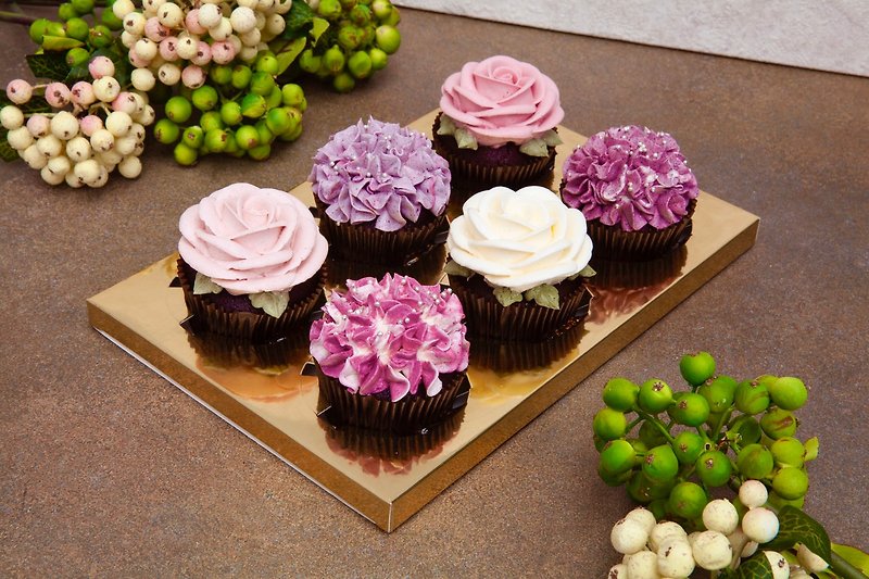 Rose cupcakes - Cake & Desserts - Fresh Ingredients Gold