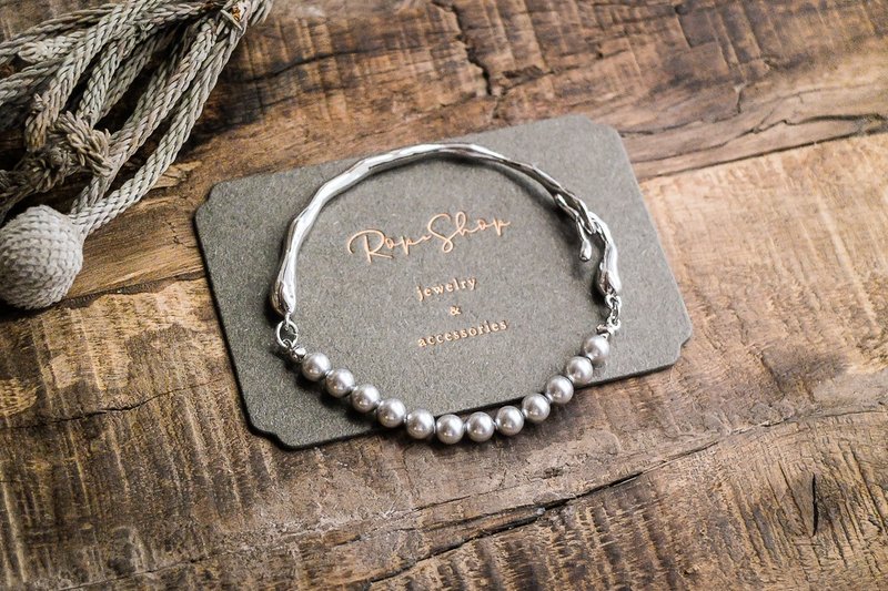 ROPEshop's [Silver Mist] Bronze-plated platinum silver gray pearl bracelet. - สร้อยข้อมือ - ทองแดงทองเหลือง สีเงิน