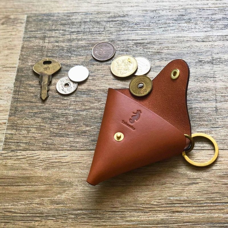 【Takumicsタクミクス】Krepu_Triangle Coin Case - กระเป๋าใส่เหรียญ - หนังแท้ สีนำ้ตาล