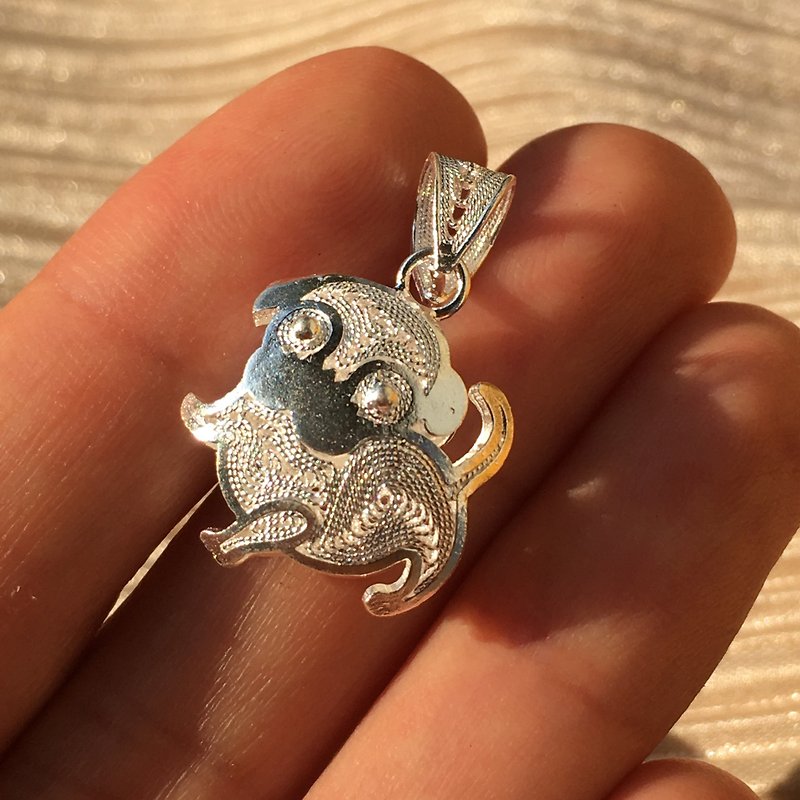 【Lost and find】Handmade s999 Silver pug pendant - Necklaces - Gemstone Transparent