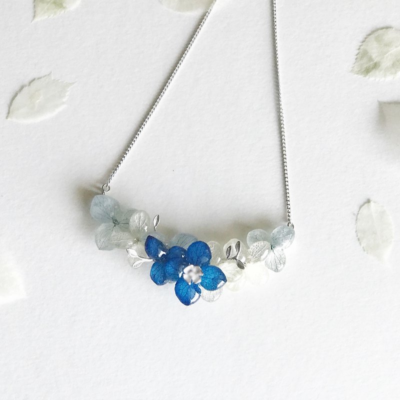 Flower jewellery Real flower Necklace - สร้อยคอ - พืช/ดอกไม้ สีน้ำเงิน