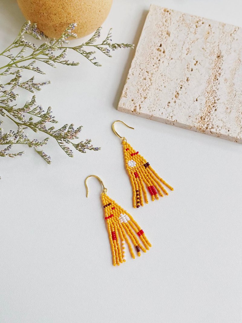 Asymmetric tassel earrings/handmade beads - ต่างหู - แก้ว หลากหลายสี