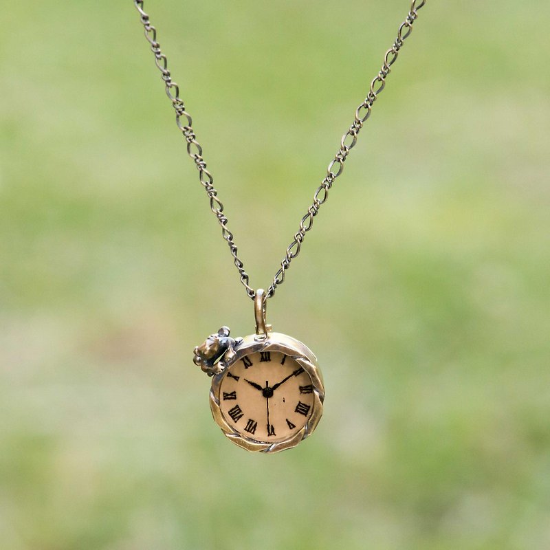 沼をのぞく蛙ネックレス時計Sチョコ - 女裝錶 - 其他金屬 咖啡色
