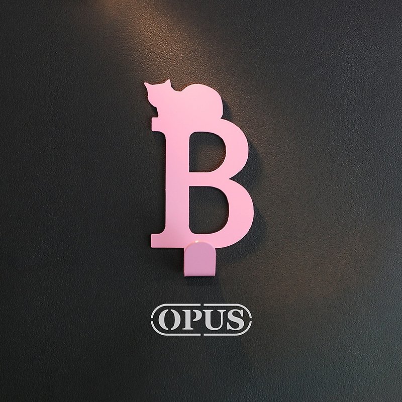 【OPUS Dongqi Metalworking】When a Cat Meets the Letter B - Hanging Hook (Pink)/Wall Decoration Hook - ตกแต่งผนัง - โลหะ สึชมพู