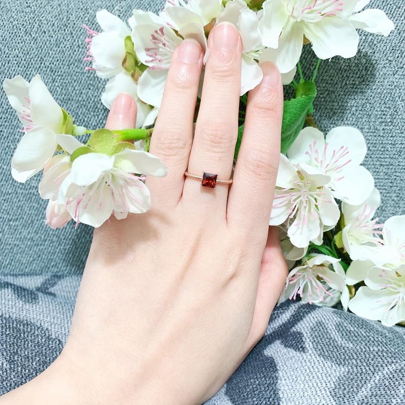 [Valentine's Day limited series] natural Stone ring Rose Gold ring Square - แหวนทั่วไป - เครื่องเพชรพลอย สีแดง