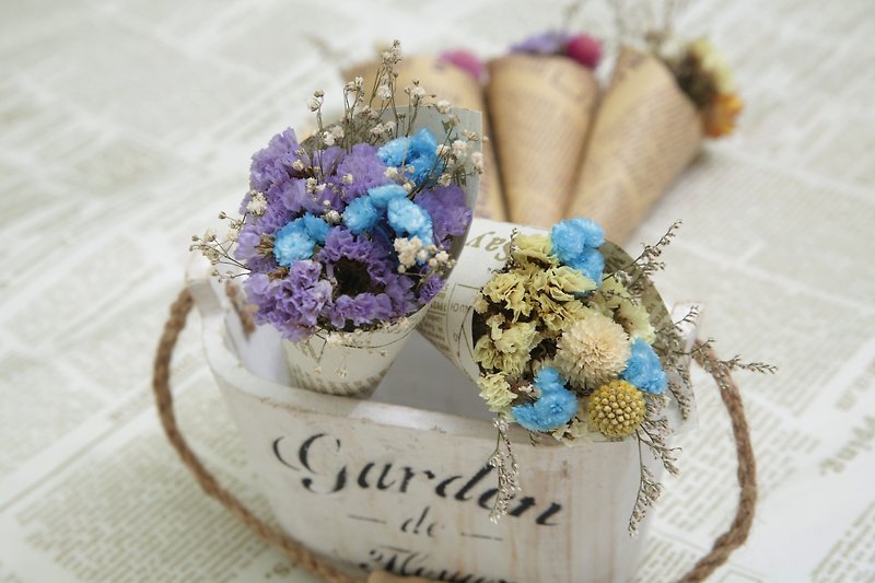 []新鮮な青のアジサイメーカーイモーテルドライフラワーのブーケ小さな円錐小さな結婚式が配置された探鉱部屋のウエディングギフト - 観葉植物 - 寄せ植え・花 
