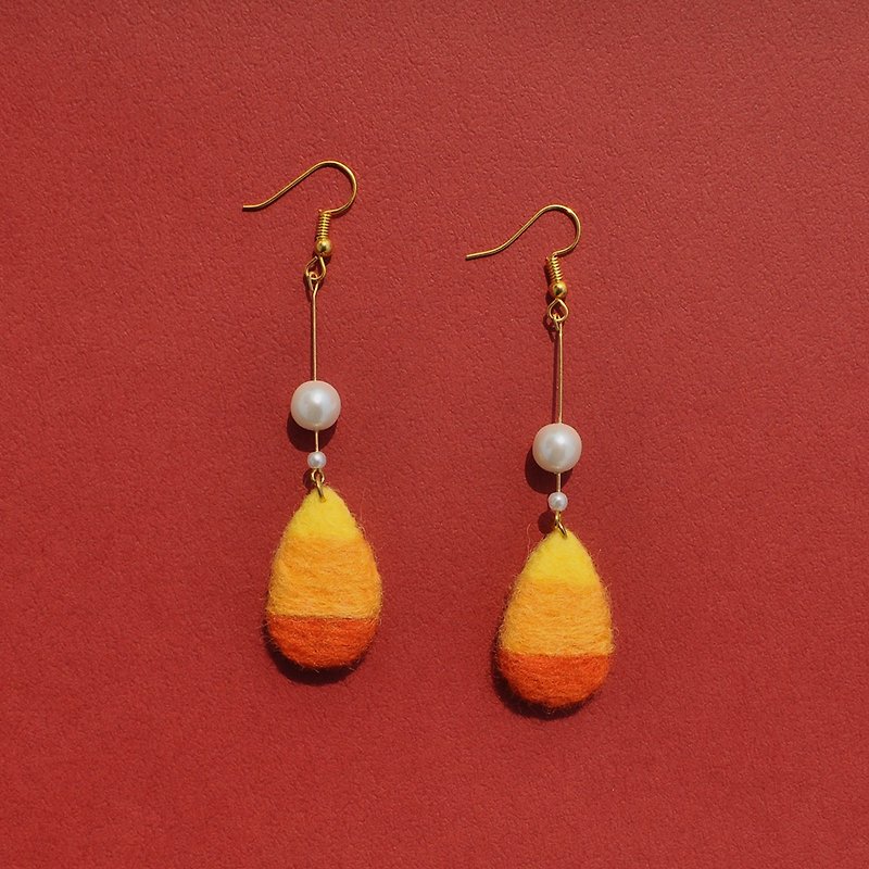 Raindrop Gradient Wool Felt Earrings/ Clip-On - ต่างหู - ขนแกะ สีส้ม