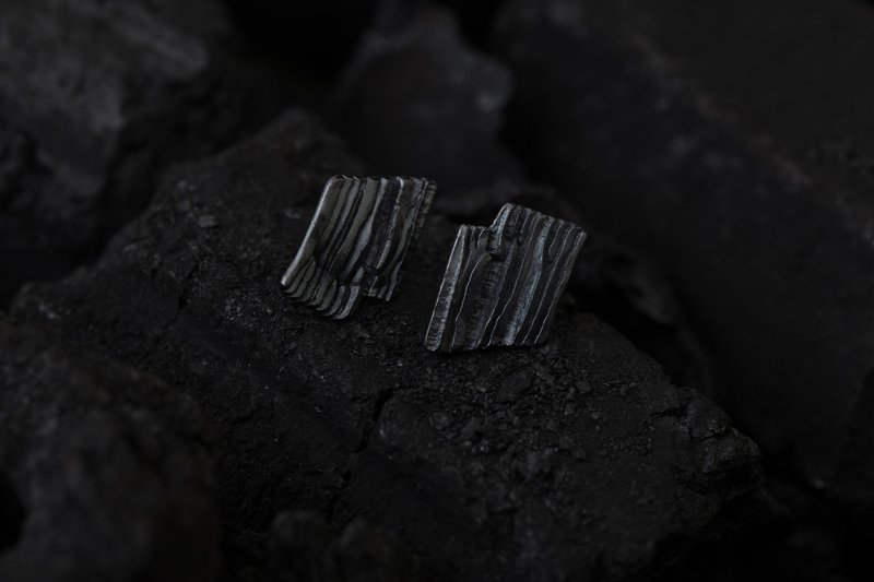 Calligraphy 墨摺 藏拙耳環 Oxidized Silver Earrings - 手鍊/手環 - 純銀 黑色