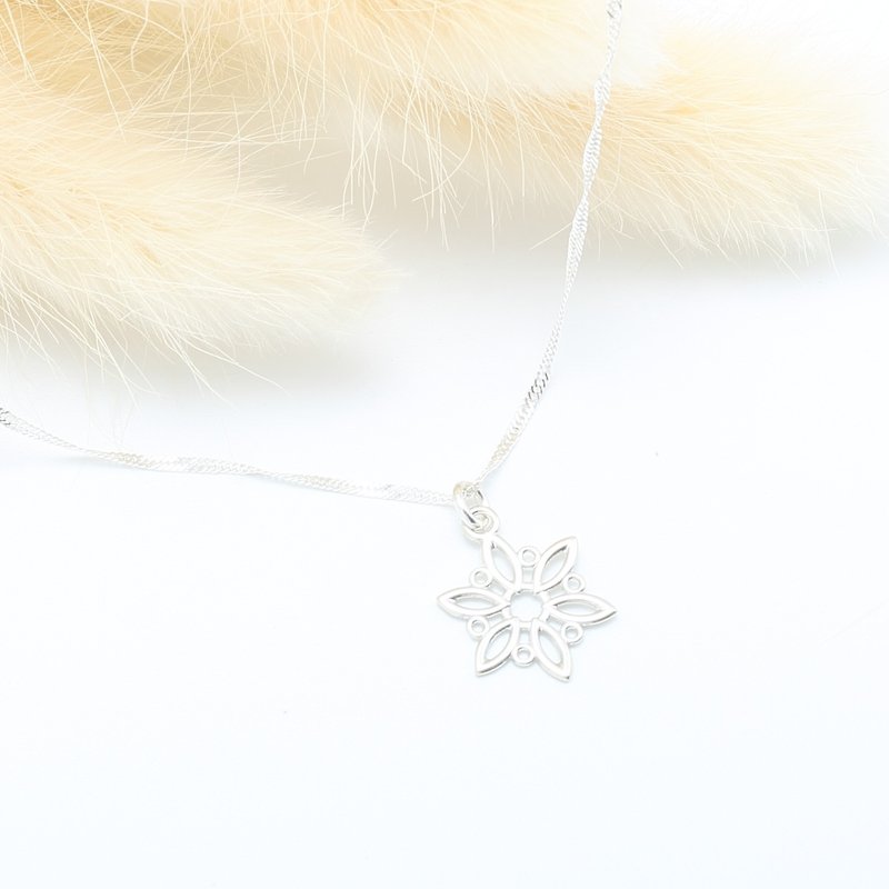 Christmas Snowflake Snow s925 sterling silver necklace Valentine's Day gift - สร้อยคอ - เงินแท้ สีเงิน