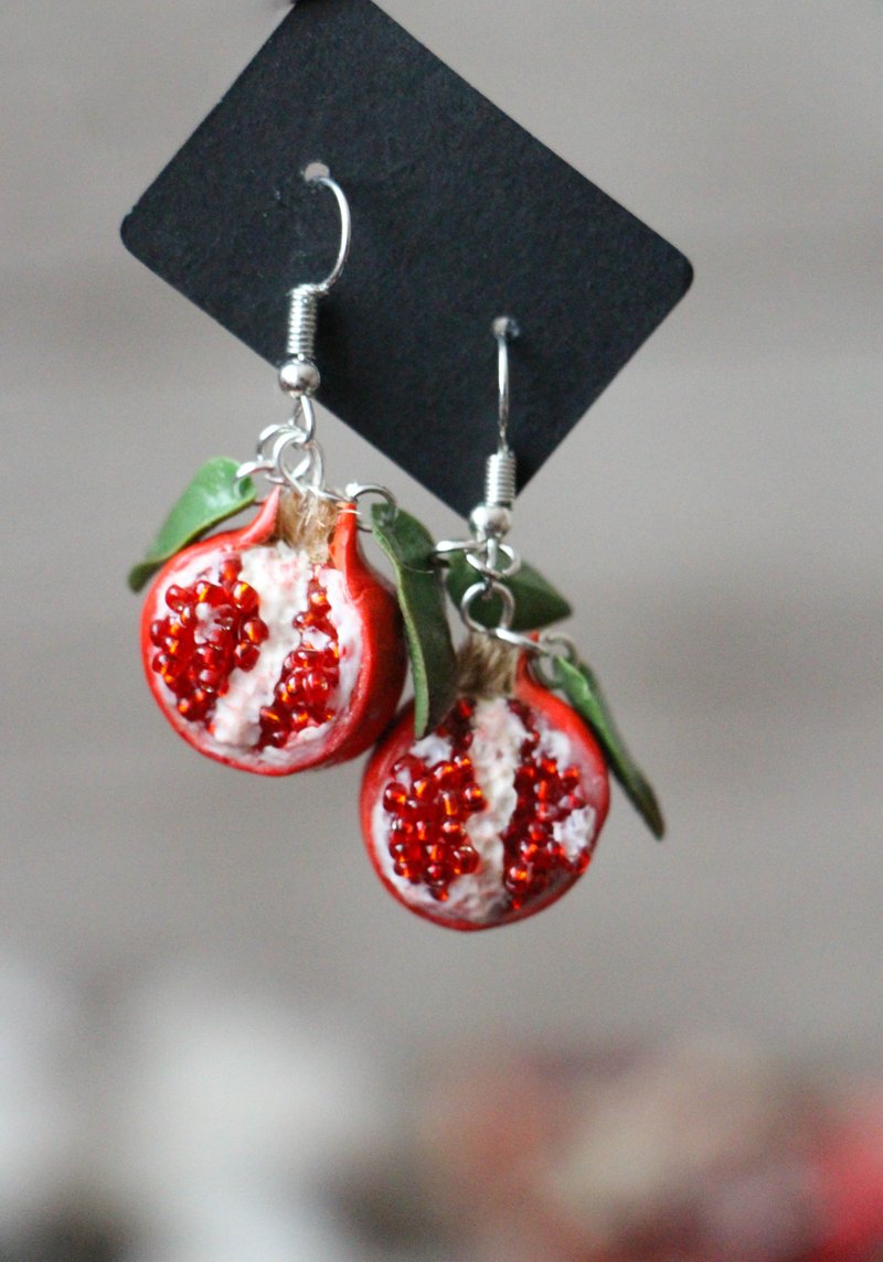 Pomegranate earrings - 耳環/耳夾/耳骨夾 - 黏土 多色