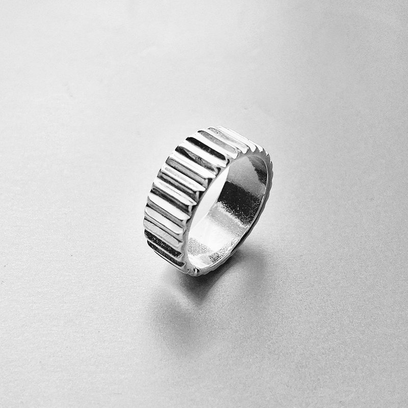 Thick Finger Wheel 925 Sterling Silver High-Quality Ring (Shiny Surface) Inner Edge Curved Design Comfortable Wearing Circumference - General Rings - Sterling Silver Silver