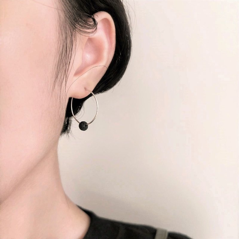 │質感│ 黑火山石 • 輕耳飾 • 純銀耳環 • 設計師原創 - 耳環/耳夾 - 純銀 