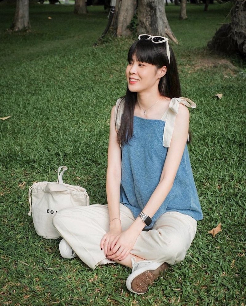 Ribbons bow indigo stone wash feather top - เสื้อกั๊กผู้หญิง - ผ้าฝ้าย/ผ้าลินิน สีน้ำเงิน