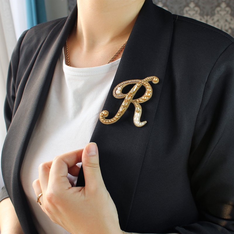 Beaded brooch gold English Letter/ Name embroidered brooch pin/ Customized Gift - เข็มกลัด - ไข่มุก สีทอง