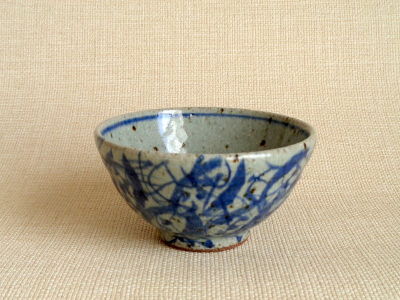 盌 つる花紋a - 碗 - 陶 藍色