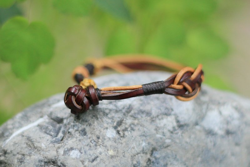 No.8-原創 & 復古牛皮 | 全手工編織紐扣 雙線結手環 | 文藝 復古 - 手鍊/手環 - 真皮 咖啡色