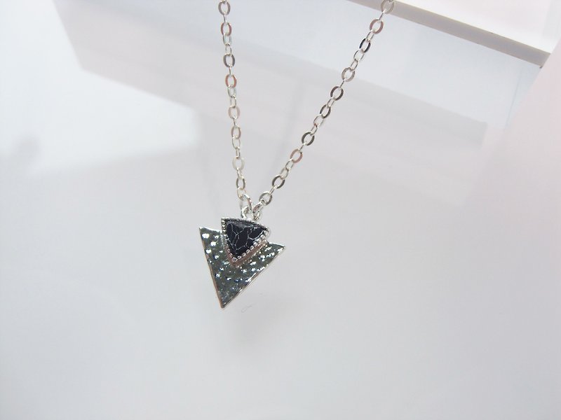 Black Marble - Triangle Arrow Spear Pendant Necklace - 925 Silver - สร้อยคอ - โลหะ สีเงิน
