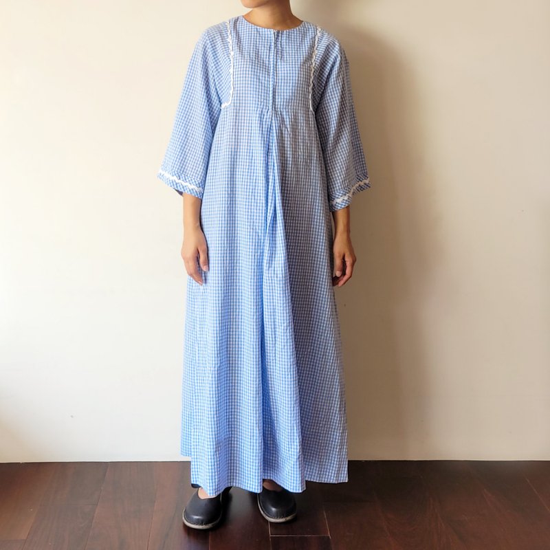 BajuTua /古著/ 70's 美國製 粉藍格紋長版連身裙 - 洋裝/連身裙 - 棉．麻 藍色