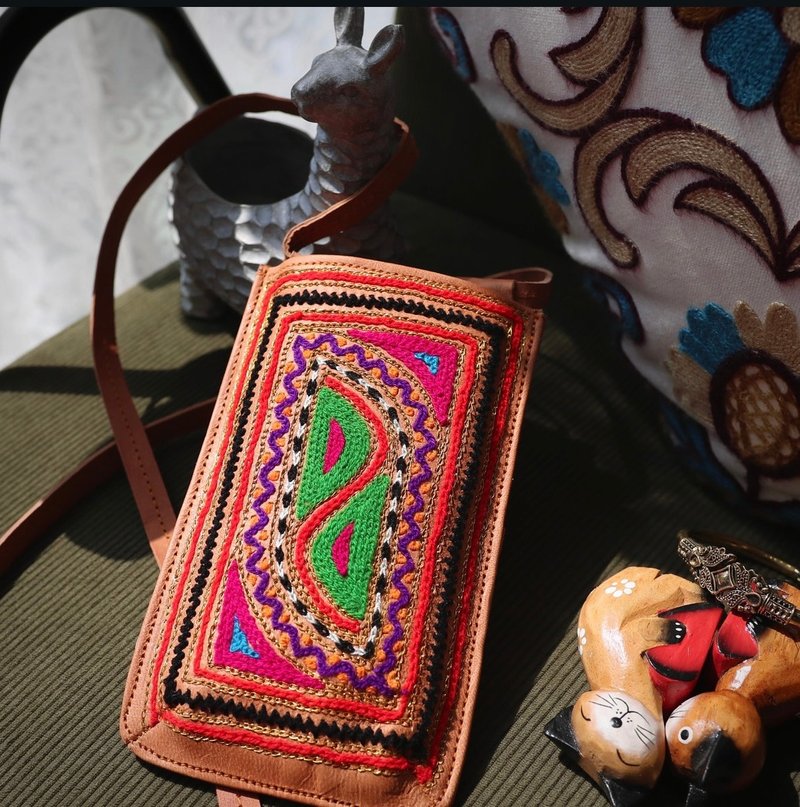 印度手作鞣製皮革丨隨身側包-焦糖葉子 - 側背包/斜背包 - 真皮 咖啡色