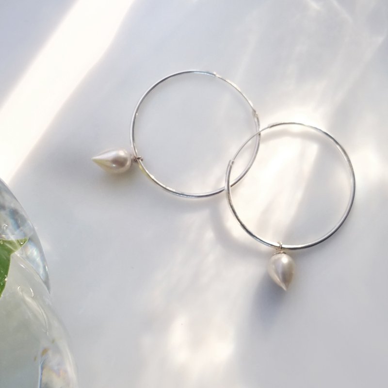 Up Side Down- 925 silver with drop shape cultured fresh water pearl earring - ต่างหู - ไข่มุก ขาว