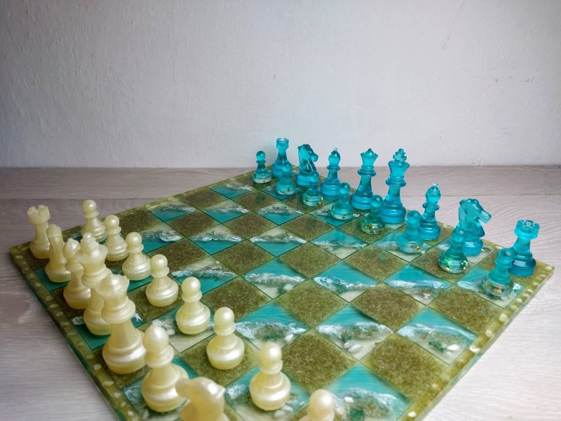 Custom resin chess sets with board | Size of King 2.75 inch (7 cm) | Epoxy resin - บอร์ดเกม - เรซิน สีทอง