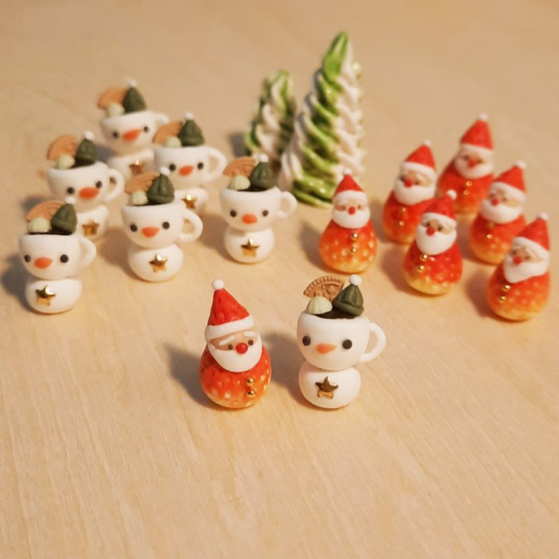 Christmas hand-made ornaments: Strawberry husband and snowman chocolate food and ear acupuncture clip Christmas exchange gifts - ต่างหู - เรซิน หลากหลายสี