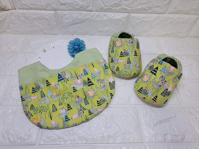 森林動物'彌月禮   寶寶鞋+圍兜(綠)-現貨 - 彌月禮盒 - 棉．麻 綠色