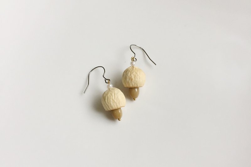 Coffee pine cone eternal flower earrings - Earrings & Clip-ons - Glass Brown