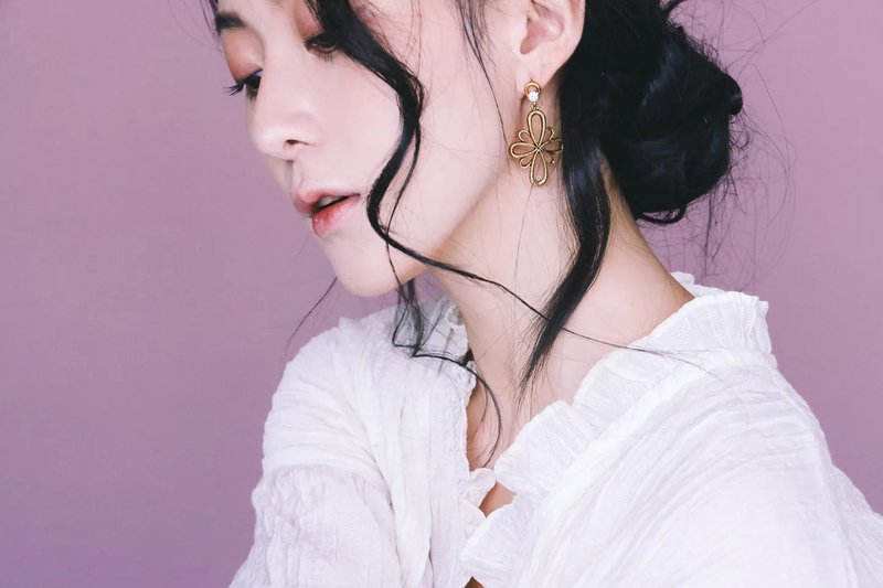 COR-DATE / floral dangle earrings - ต่างหู - วัสดุอื่นๆ 