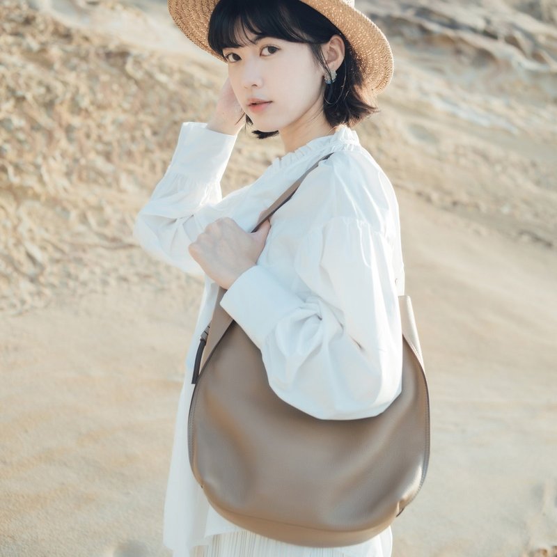 【SALE】Genevieve Leather Hobo - Etoupe - กระเป๋าถือ - หนังแท้ สีเทา