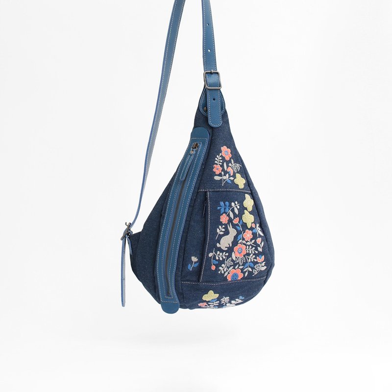 うさぎガーデン刺繍・ボディーバッグ - 後背包/背包/書包 - 真皮 藍色