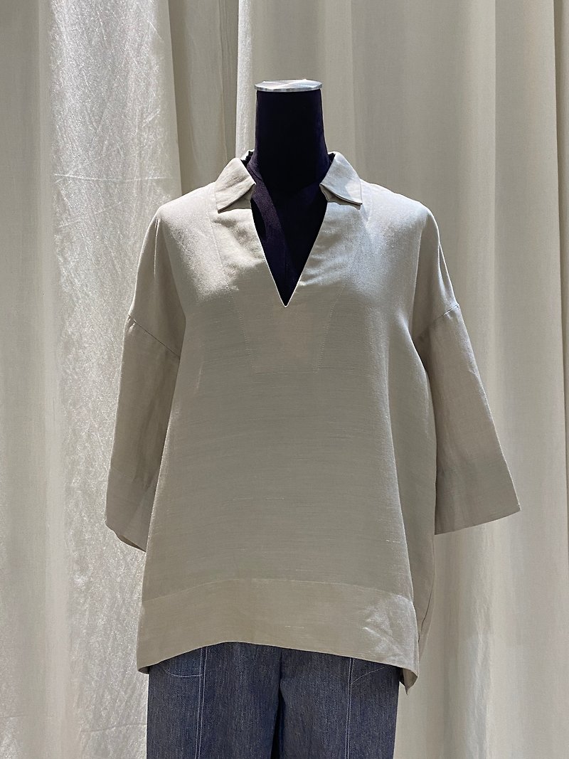 Simple collared shirt top - เสื้อผู้หญิง - ไฟเบอร์อื่นๆ สีกากี