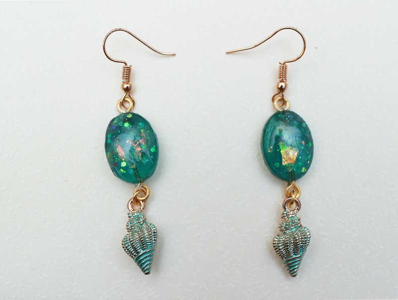 Green jellyfish conch earrings - Earrings & Clip-ons - Other Metals Green