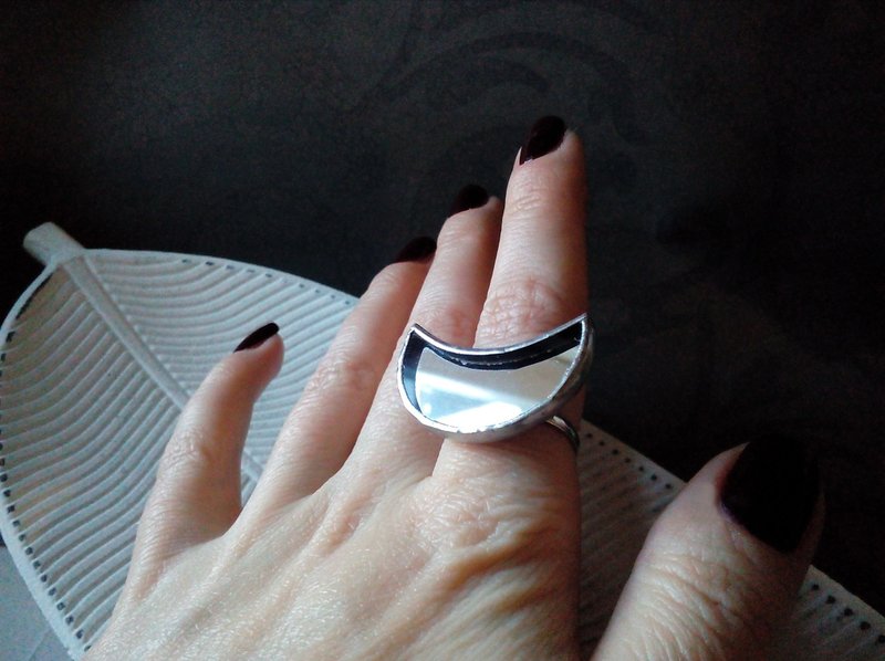 Mirror moon phase ring. Crescent glass ring.Stained glass ring. soldered ring. - 戒指 - 玻璃 透明