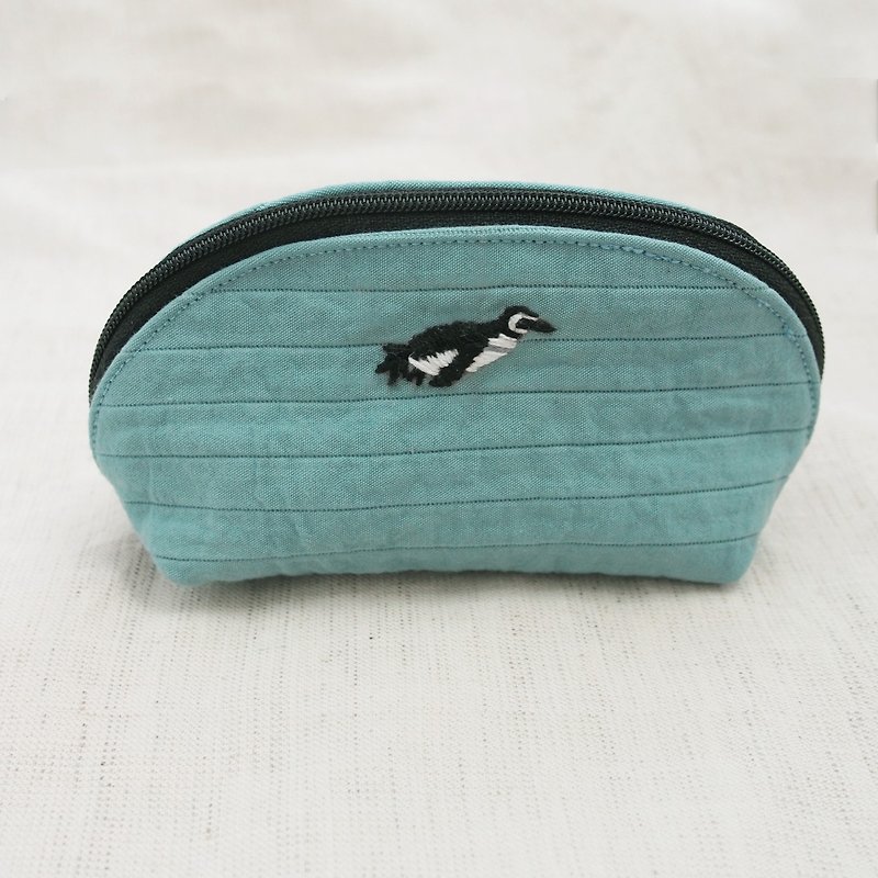 Penguin cosmetic bag-lake blue/cosmetic bag/storage bag/embroidery - Toiletry Bags & Pouches - Cotton & Hemp Blue