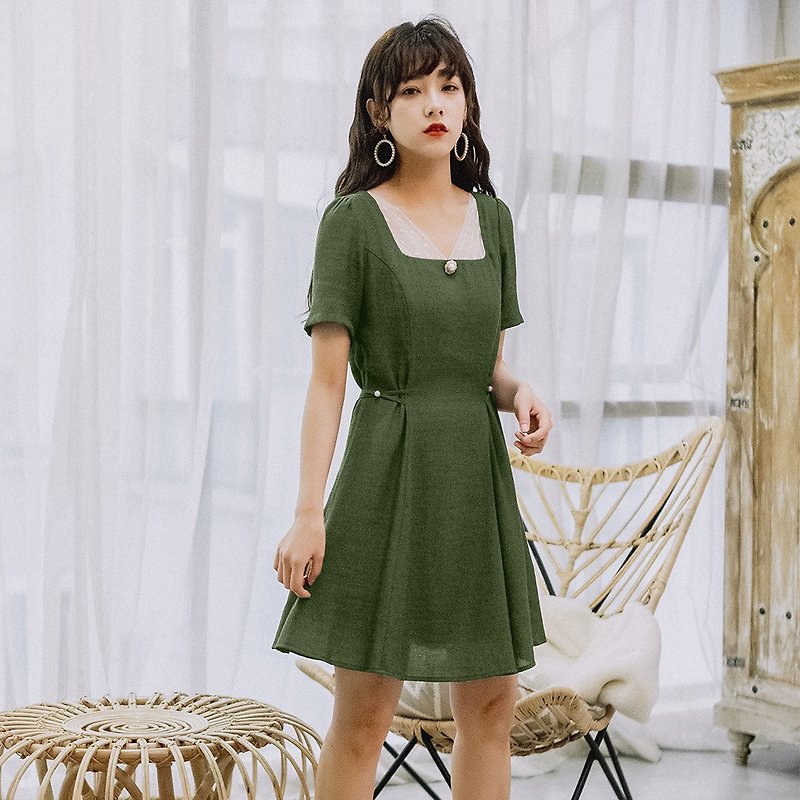 [520 full set of 10 fold] Anne Chen 2019 female summer V-neck puzzle yarn waist dress dress 9210 - ชุดเดรส - วัสดุอื่นๆ สีเขียว