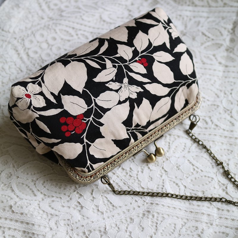 Black Floral Cross Body Bag M Size | Girlskioku~* - กระเป๋าแมสเซนเจอร์ - ผ้าฝ้าย/ผ้าลินิน 