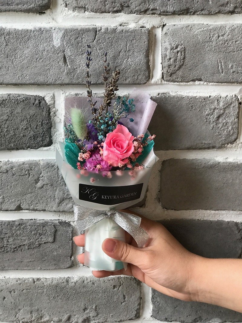 璎珞Manor*I00*Bucket bouquet / eternal flower dry flower / gift bouquet / exchange gift - ช่อดอกไม้แห้ง - กระดาษ 