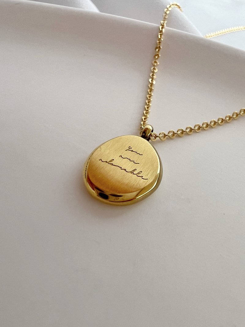 【Delicate Gift Box】Cursive Round Pendant Necklace 18KGF-Adorable #Text Vintage S - Necklaces - Other Metals Gold